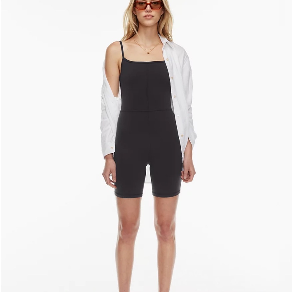 Aritzia Wilfred Free Divinity 7” Romper in Black